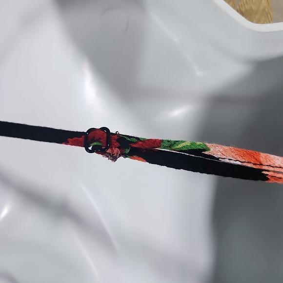 AMBIANCE Crop Top - Picture 4 of 5